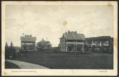 16905 Gezicht op de gebouwen van het herstellingsoord van de Gerharda Sebilla Verhoeven Stichting (Hellingweg 1) te Soest.